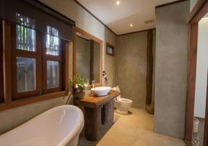 Phòng tắm tại Khmer Paradise Villa