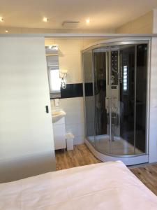 Postel nebo postele na pokoji v ubytování Center Rooms Villach + 37 fotografií