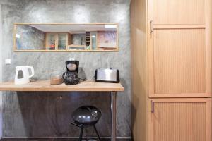 Kitchen o kitchenette sa TravelingToLisbon 120 - Alfama