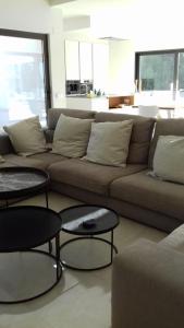 A seating area at Villa las Colinas Golf Resort
