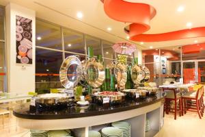 Nápoje v ubytování HARRIS Hotel Sentul City Bogor