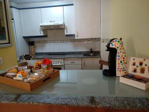 a toy kitchen with a table and a counter top at Apartamento Rural Felechosa in Felechosa