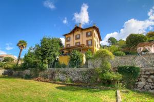 a yellow house on top of a stone wall at Gîte du Chalet Pietri in Olivese