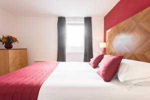 a bedroom with a large bed and a large window at PREMIER SUITES Birmingham in Birmingham