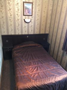 a bed in a bedroom with a wall at Hotel Izvora 2 in Arbanasi