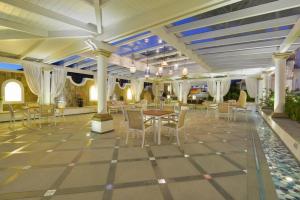 Restaurace v ubytování La Pineta Hotel Beach & Spa