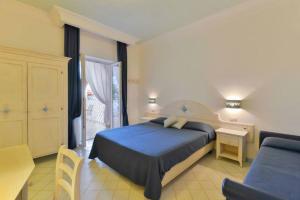 Postel nebo postele na pokoji v ubytování La Pineta Hotel Beach & Spa