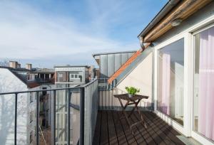 a balcony with a table and a view at Apartments elPilar Friedrichshain in Berlin