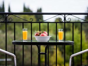 A balcony or terrace at Dallas Hotel