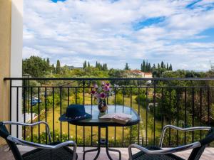 A balcony or terrace at Dallas Hotel