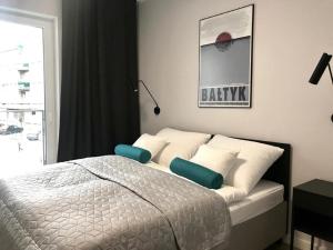 Postel nebo postele na pokoji v ubytování Apartamenty Zajezdnia MTP