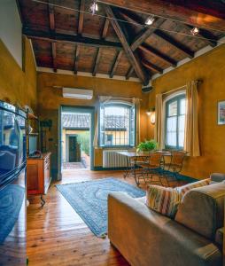 a living room filled with furniture and a window at Il Borghetto Vacanze nei Mulini in Valeggio sul Mincio