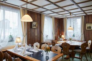 Istumisnurk majutusasutuses Hotel & Spezialitätenrestaurant zur Linde