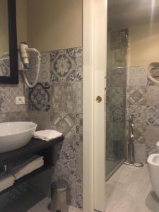 a bathroom with a sink and a shower at Casa D'amore in Riomaggiore