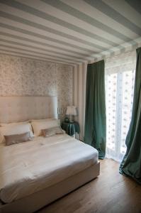 Postel nebo postele na pokoji v ubytování Klanjscek Wine&Stay