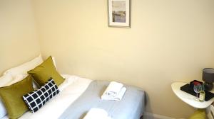 Gallery image of Heathrow Ensuite Rooms- Auto check in in Stanwell +68 photos