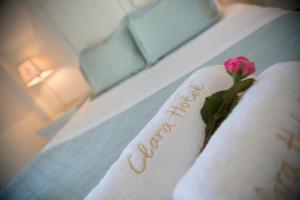 Postel nebo postele na pokoji v ubytování Clara Resort