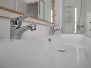 Et badeværelse på Casa da American Cable Company + 32 billeder