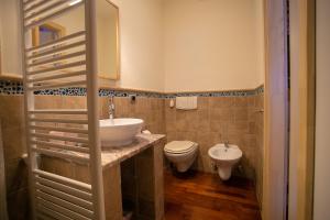 a bathroom with a sink and a toilet at B&B La Corte in Chioggia