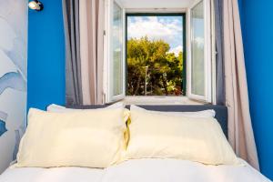 Ein Bett oder Betten in einem Zimmer der Unterkunft Captain's Place