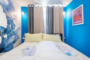 Ein Bett oder Betten in einem Zimmer der Unterkunft Captain's Place