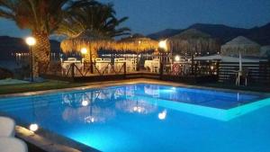 Bazén v ubytování Clara Resort nebo v jeho okolí