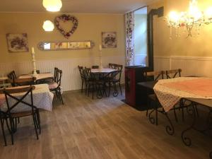 a restaurant with tables and chairs in a room at Chateau Saint Claude an der Saone in Mantoche