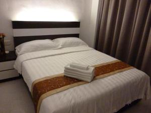 Un ou plusieurs lits dans un hébergement de l'établissement New Century Hotel Melaka