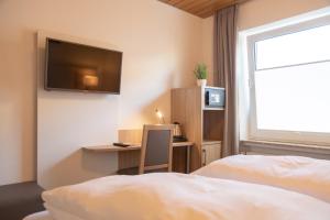 TV a/nebo společenská místnost v ubytování Heeren's Hotel Garni