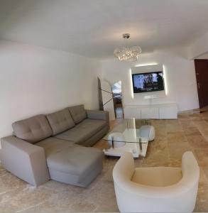 Χώρος καθιστικού στο appartement de charme coeur de Juan & Plages