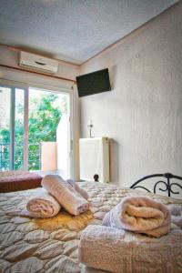 A bed or beds in a room at Arianna Studios 7