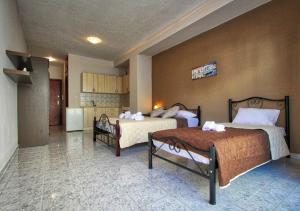 A bed or beds in a room at Arianna Studios 7