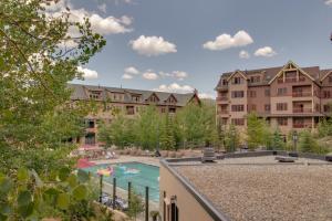 a view of a pool at a resort at Mountain Valley Lodge in Breckenridge