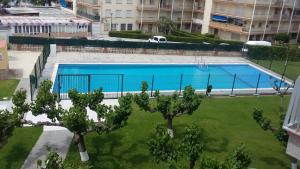 The swimming pool at or close to La Pineda III