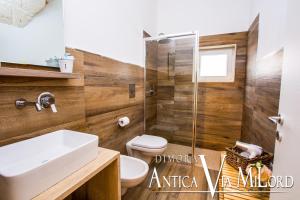 A bathroom at Dimora Antica Via MiLord
