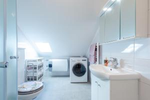 Ein Badezimmer in der Unterkunft Captain's Place