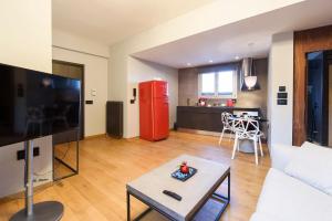 TV a/nebo společenská místnost v ubytování Acropolis Dream Apartment