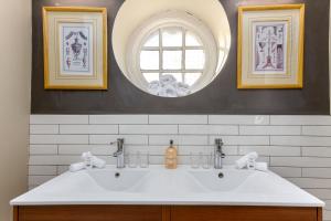 Bagno di Charles Alexander Short Stay - The Old Bank Apartments