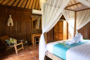 En eller flere senge i et værelse på Kubu Kangin Resort
