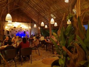 萨哈海滩度假酒店餐厅或其他用餐的地方