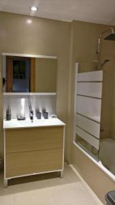 a bathroom with a sink and a shower at Calle Atlantico 108 1b Appartement in Sucina