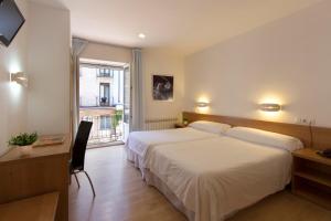 Postel nebo postele na pokoji v ubytování Hostal La Numantina