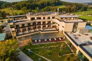 an aerial view of a building with a courtyard at HOTEL Bioterme Mala Nedelja in Ljutomer