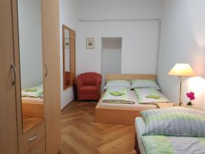 Tempat tidur dalam kamar di Ferienwohnung Schloessel 26/16