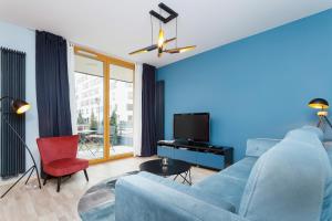 TV a/nebo společenská místnost v ubytování Apartments Kraków Masarska Free Parking by Noclegi Renters