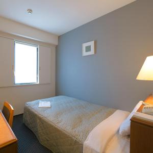Postel nebo postele na pokoji v ubytování Shonandai Daiichi Hotel Fujisawa Yokohama