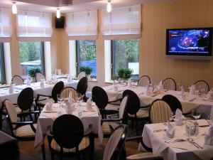 Reštaurácia alebo iné gastronomické zariadenie v ubytovaní Hotel Kuracyjny Spa & Wellness