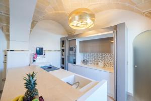 Virtuvė arba virtuvėlė apgyvendinimo įstaigoje Acquaviva Suite