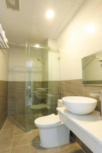 Phòng tắm tại Lacami Dalat Hotel