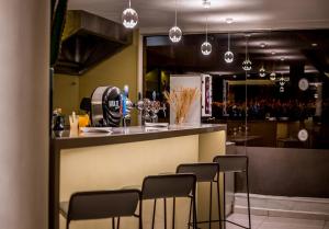 Lounge nebo bar v ubytování Astral Nirvana Suites- Half Board